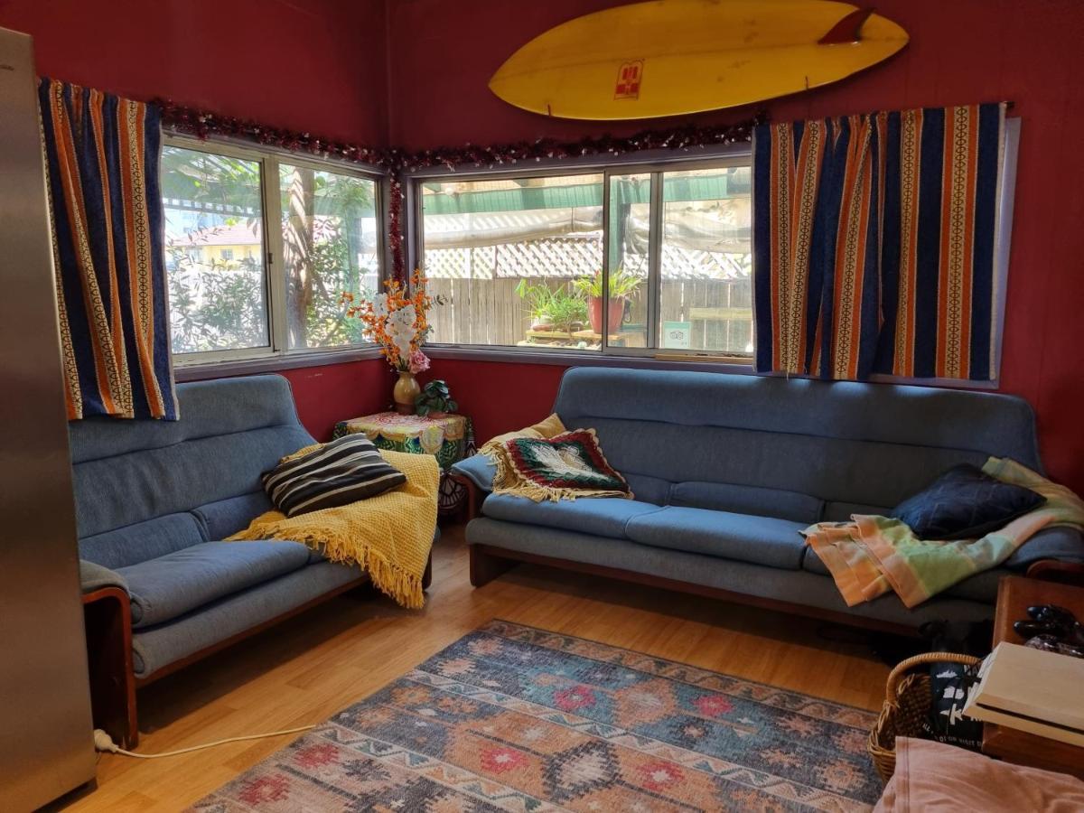 Beachside Backpackers Порт-Маккуори Экстерьер фото